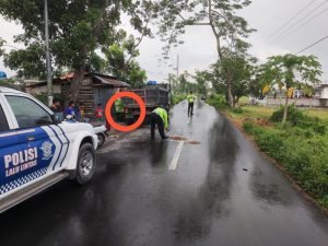 Polisi Tangani Kasus Kecelakaan Lalulintas di Desa Babusalam, Antara Mobil Dump Truk dengan Sepeda Motor