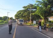 Anggota Polsek KPL Labuhan Lombok Atur Lalu lintas untuk Keamanan Masyarakat