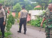 Semangat Gotong Royong TNI-Polri dan Masyarakat Bersihkan Jalan di Lombok Barat