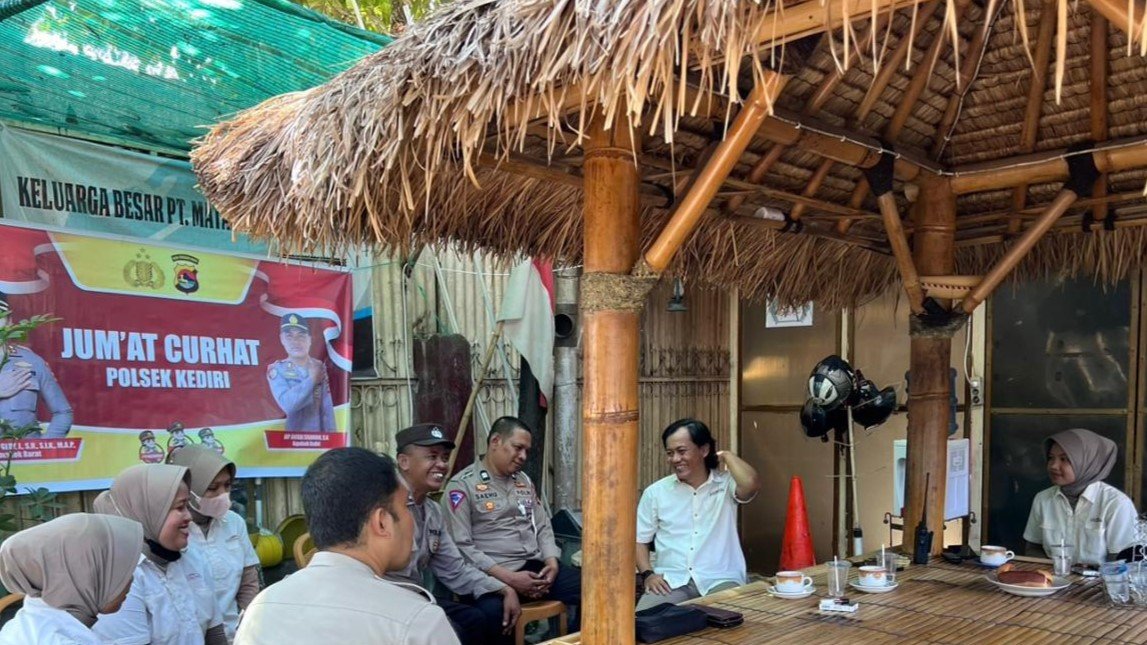 Jumat Curhat di Jordan Bakery Polsek Kediri Serap Aspirasi Karyawan dan Perkuat Keamanan