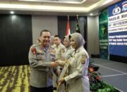 Kasi Dokkes Polres Loteng Terima Penghargaan Dari Kapolda NTB Pada Rakernis Biddokkes 2024.