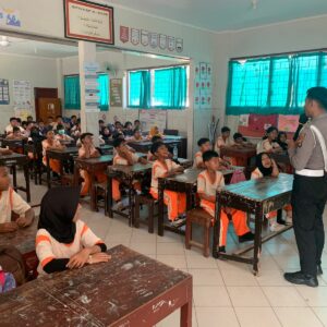 Polisi Ajarkan Tertib Lalu Lintas pada Siswa SD di Lombok Barat, Apa Saja Materinya?