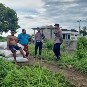 Patroli Polsek Kediri: Cegah Banjir dan Pohon Tumbang di Lombok Barat