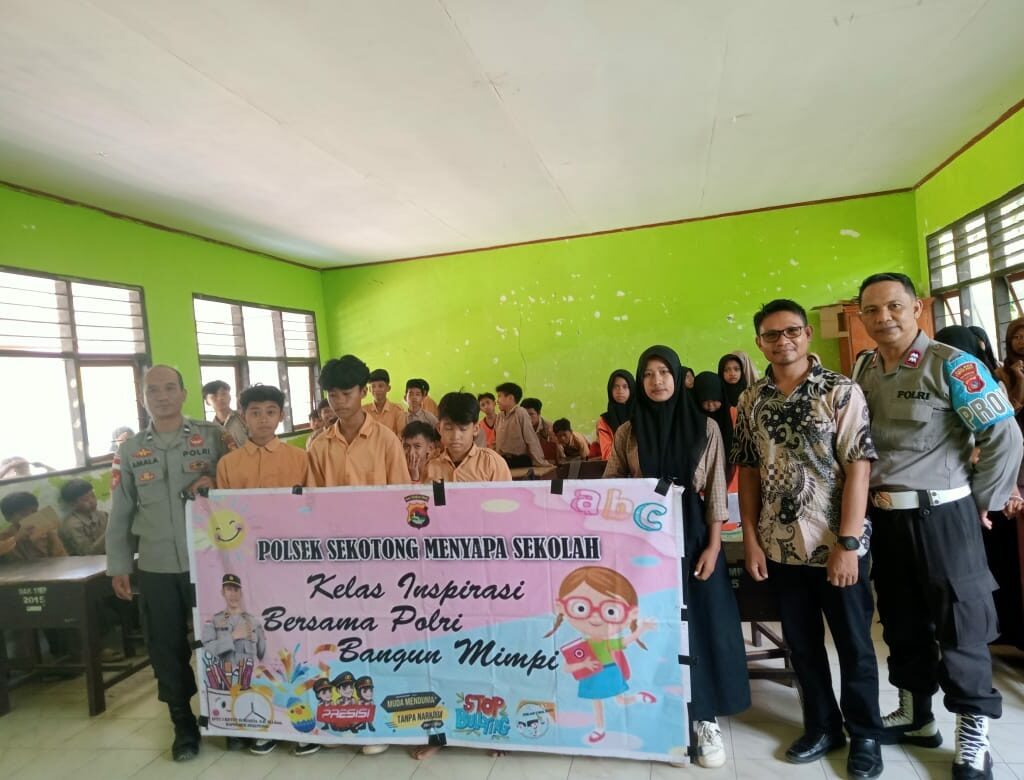 Siswa di Sekotong Dibekali Edukasi Tertib Lalu Lintas & Bahaya Pernikahan Dini