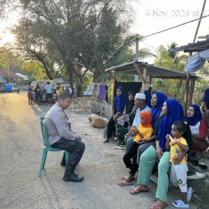 Sat Binmas Polres Bima Kota Gelar Giat Jumat Curhat di Kelurahan Lampe, Rasanae Timur