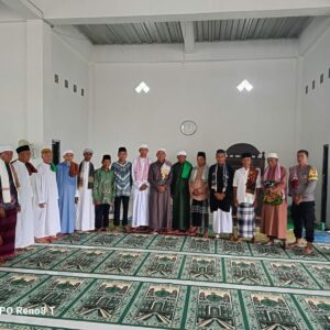 Bhabinkamtibmas Desa Hu’u Laksanakan Safari Jumat di Masjid Alfalah untuk Ciptakan Situasi Aman Jelang Pilkada 2024