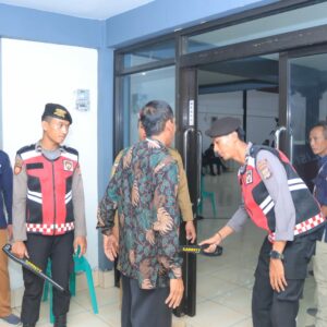 Polres Sumbawa Barat Turunkan 200 Personel, Debat Publik Pilkada Sumbawa Barat Berlangsung Aman