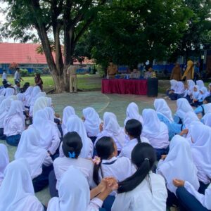 Kapolsek Pekat Gelar Sosialisasi Kenakalan Remaja di SMPN 02 Pekat