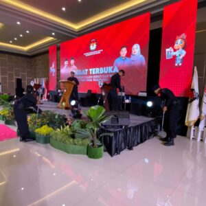 Subden 4 Detasemen Gegana Satbrimob Polda NTB Lakukan Sterilisasi Lokasi Jelang Debat Paslon Pilbup Bima 2024