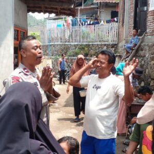 Bhabinkamtibmas Kelurahan Nungga Laksanakan Cooling System Pasca Pemungutan dan Penghitungan Suara