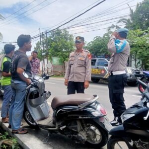 Polres Loteng Tampung Informasi Dan Keluhan Masyarakat Saat Patroli Dialogis.