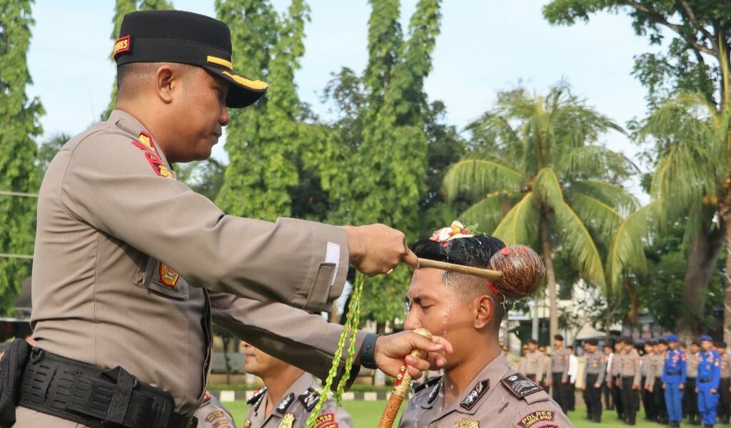 Dedikasi dan Loyalitas Dihargai: Polres Lombok Barat Gelar Upacara Kenaikan Pangkat dan Purna Tugas