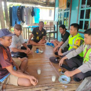 Polsek Seteluk Aktif Lakukan Patroli Dialogis untuk Ciptakan Kamtibmas di Sumbawa Barat