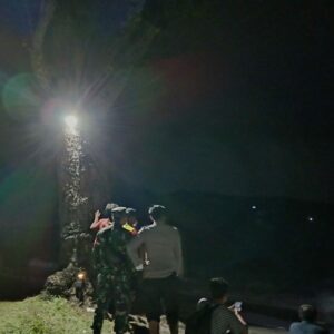 Polri dan Tim Emergency PT AMMAN Lakukan Pencarian Pemancing Tenggelam di Pantai Lawar Sekongkang Akibat Cuaca Buruk