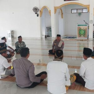 Kapolsek Poto Tano gelar Jumat Curhat silaturahmi di Masjid Darussalam