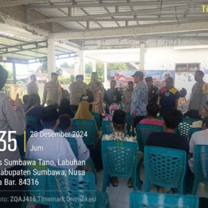Ciptakan Cooling Sytem Pasca Pilkada, Dit Binmas Polda NTB Bersama Sat Binmas Polres Sumbawa Salurkan Bansos