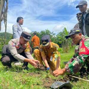 Peduli Lingkungan, Polsubsektor Lantung Ikut Tanam Pohon Peringati HUT NTB ke 66 & Hari Menanam Pohon Indonesia (HMPI)