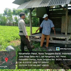 Bhabinkamtibmas Desa Nangakara Pantau Lahan untuk Program Ketahanan Pangan Nasional