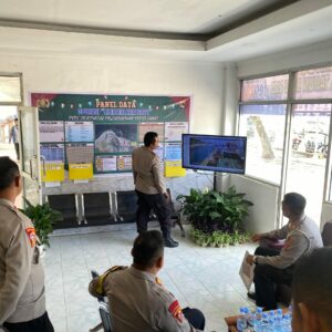 Polres Sumbawa Barat Menerima Tim Supervisi Operasi Lilin 2024 oleh Roops Polda NTB di Pos Pelayanan Pelabuhan Penyeberangan Laut Poto Tano