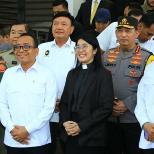 Misa Malam Natal Menkopolkam-Kapolri Sambangi Gereja Katedral Jakarta