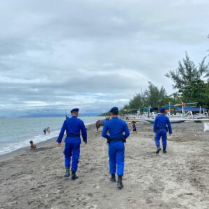 Pantai Cemara Aman Terkendali: Patroli Intensif Satpolairud Lombok Barat