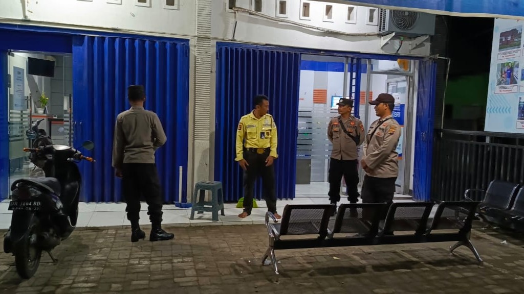 Patroli Blue Light Labuapi: Jaga Kamtibmas Pasca Pilkada dan Antisipasi Cuaca Ekstrem