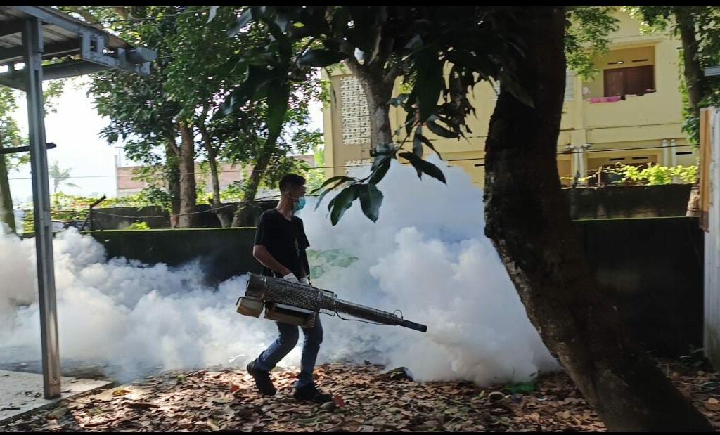 Polres Lombok Barat Gempur Sarang Nyamuk DBD dengan Fogging Serentak