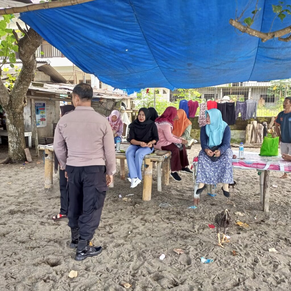 Polres Lombok Barat Giat di Pantai Melasa, Sentuhan Humanis Jaga Kamtibmas