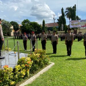 Kapolres Bima Kota Pimpin Upacara Kenaikan Pangkat Personel Polres Bima Kota dan Yon C Sat Brimobda Polda NTB