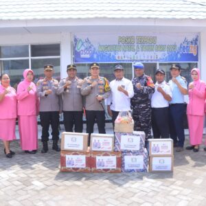 Kapolres Sumbawa Barat Tinjau Pos Pelayanan Terpadu Operasi Lilin Rinjani 2024 di Pelabuhan Penyeberangan Laut Poto Tano