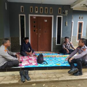 Polres Loteng Tampung Informasi Dan Keluhan Masyarakat Saat Patroli Dialogis.