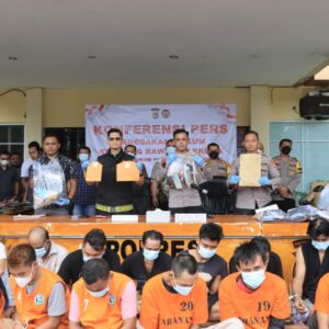 Polres Loteng Amankan 25 Orang Saat Penindakan Kampung Rawan Narkoba di Praya Timur.