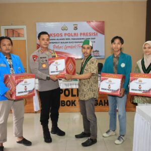 Polres Loteng Bagikan Paket Sembako Untuk Mahasiswa Dan Masyarakat.