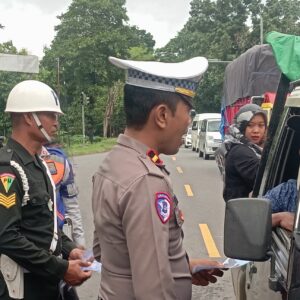 Tertib Lalu Lintas, Aman di Jalan: Operasi Keselamatan Rinjani 2025 di Lombok Barat Sasar Pengendara ‘Open Cup’ dan Helm