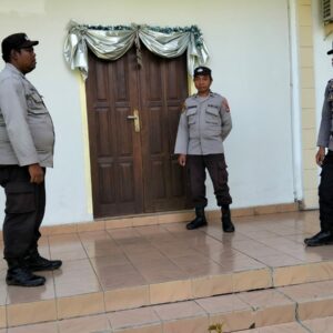 Polsek Maluk Berikan Pengamanan Ibadah Jemaat Nasrani di Sejumlah Tempat Ibadah di Kecamatan Maluk