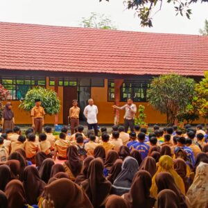 Polsek Sape Gelar Penyuluhan Hukum di SMP Negeri 1 Sape