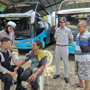 Satlantas Polres Bima Kota Gelar Cek Kesehatan Gratis bagi Sopir AKAP