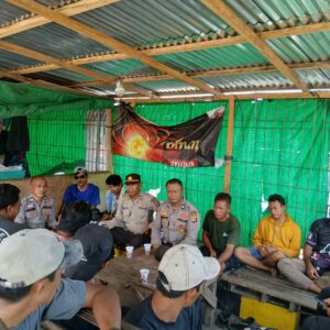 Sat Binmas Polres Bima Kota Laksanakan Jum’at Curhat di Kawasan Pelabuhan Laut Bima