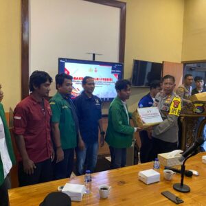Polres Dompu Gelar Baksos Polri Presisi Bersama Mahasiswa dan OKP