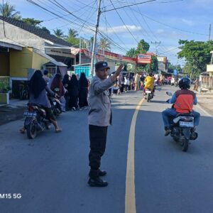 Jamin Kelancaran Lalu Lintas, Polsek Seteluk Kawal Pawai Taaruf Jelang Ramadhan
