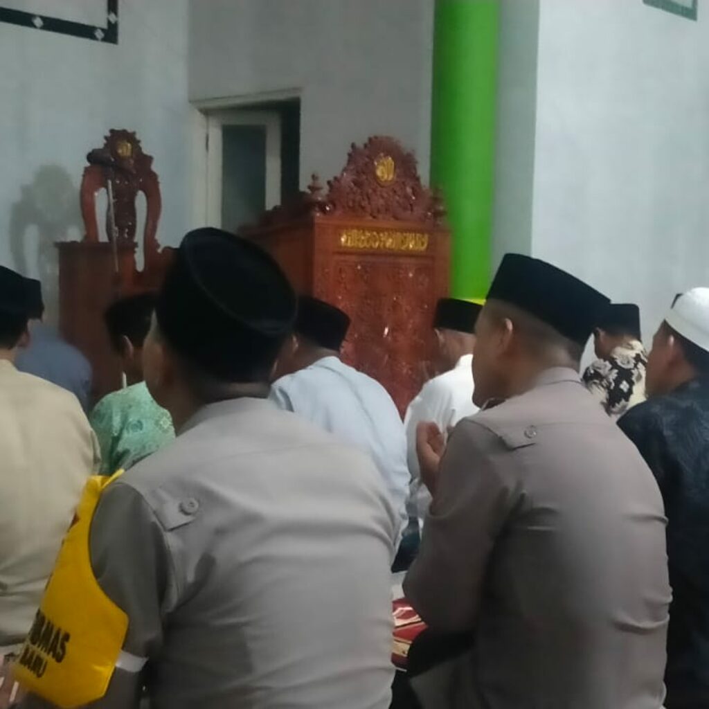 Hangatnya Kebersamaan! Kapolsek Kediri Tarawih Keliling di Mamunggu