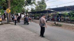 Ngabuburit Lancar! Polisi Atur Lalu Lintas di Labuapi