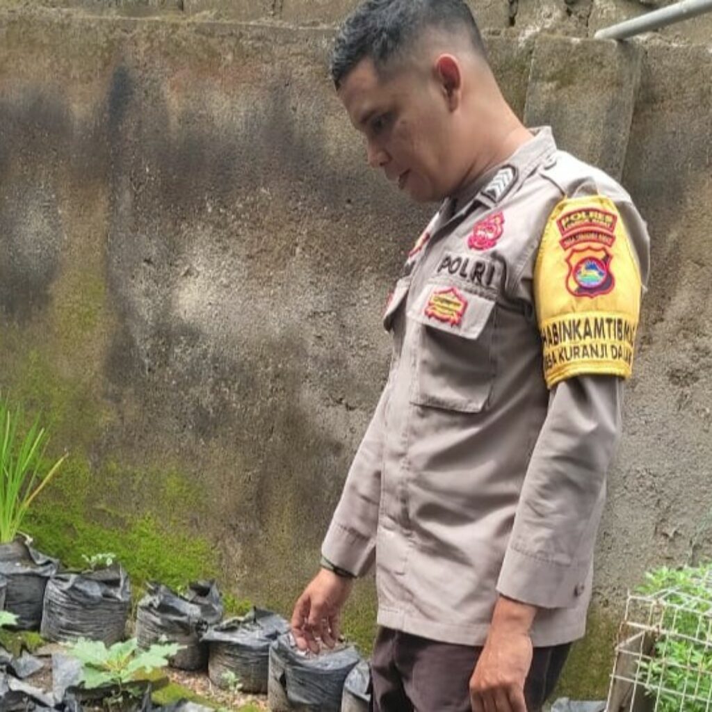 Bhabinkamtibmas Menginspirasi: Warga Lombok Barat Bangkit dengan Pertanian Mandiri