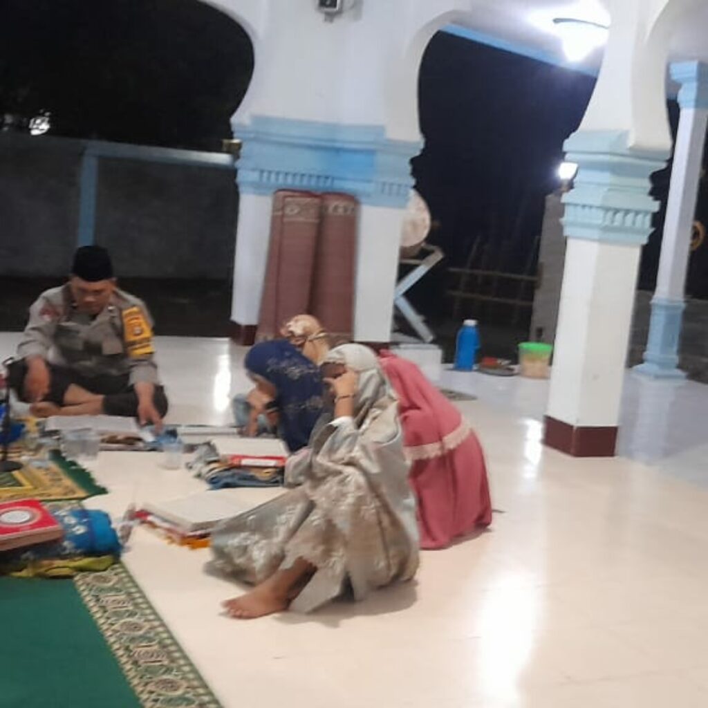 Bhabinkamtibmas Gelogor Gelar Sambang Malam & Tadarus, Jaga Kamtibmas Ramadan