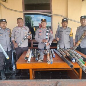 Jaga Kamtibmas di Bulan Ramadhanm, Polsek Plampang Amankan Puluhan Petasan Bahan Kaleng dan Spirtus