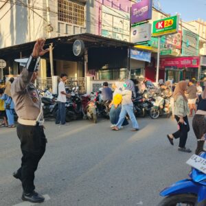 Antisipasi Kemacetan Jelang Berbuka Puasa, Satlantas Polres Bima Kota Lakukan Pengaturan