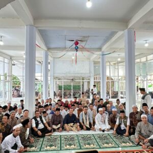 Safari Ramaadhan di Kecamatan Lunyuk, Wakapolres Sumbawa Sholat Taraweh Berjamaah Bersama Masyarkat