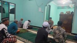 Perkuat Ukhwah Islamiyah, Kapolsek Sekongkang Laksanakan Sholat Isya’ dan Tarawih Berjamaah