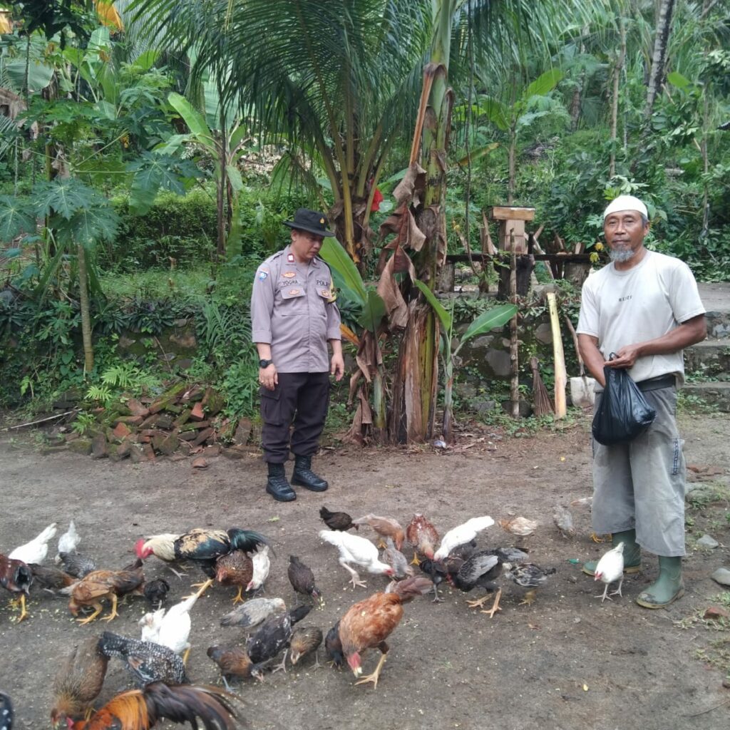 Bhabinkamtibmas Batulayar Sosialisasikan Pemanfaatan Pekarangan