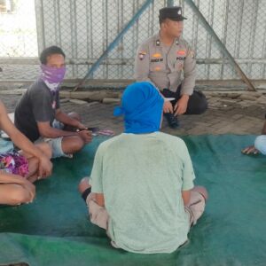 Polsek Kawasan Pelabuhan Laut Bima Laksanakan Giat Jumat Curhat dengan Buruh Pelabuhan